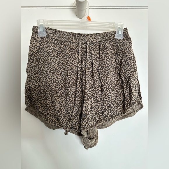 Abercrombie Leopard print shorts - Picture 1 of 6